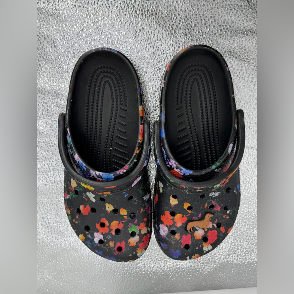 Crocs Classic Floral Clogs Black Multicolor Garden Print Women’s 6 / Men’s 4 - Picture 3 of 9